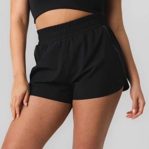 nwot vitality breeze run short in black size small